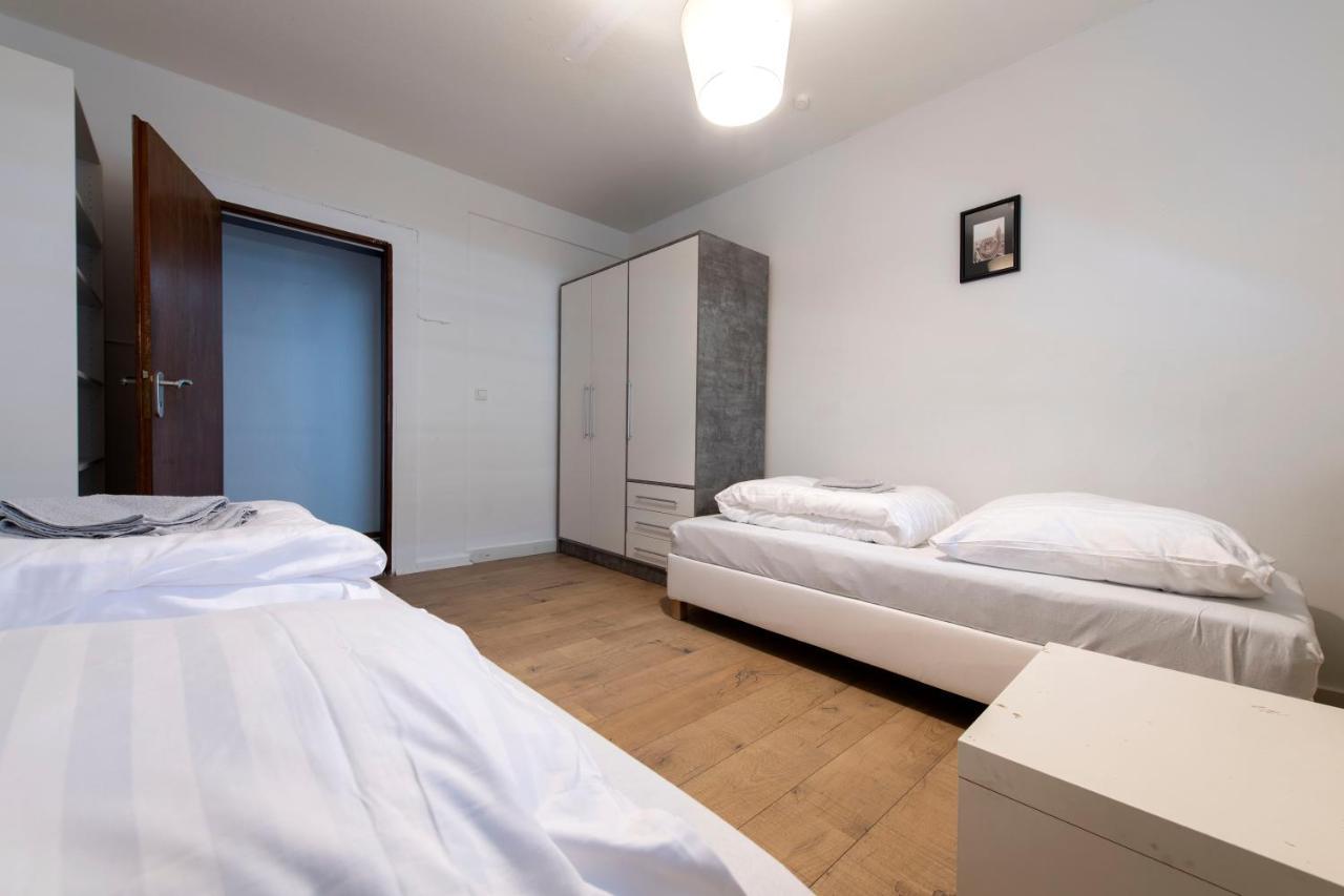 Workers Home- Central - 8 Single Box Spring Beds - Near Enschede Gronau  Exterior foto
